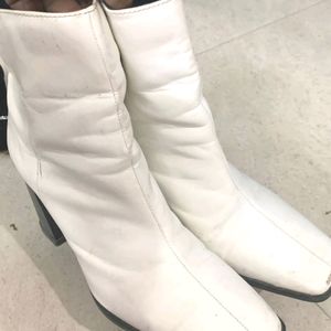 White Boots In Very Good Condition And Low Price