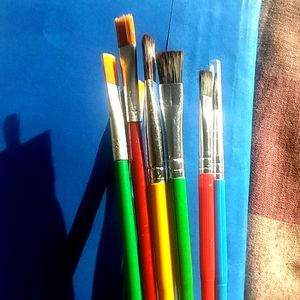 Different Sizes Of Paint Brush Available