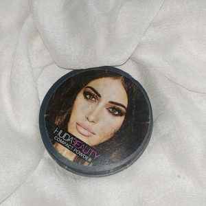 Huda Beauty Compact