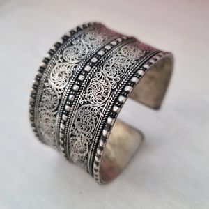 New Silver Tone Tibetan Cuff Bracelet