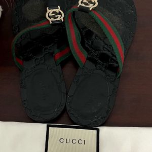 39’s Gucci Double G sandals