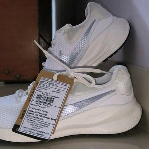 Women Nike Shoes With Tag