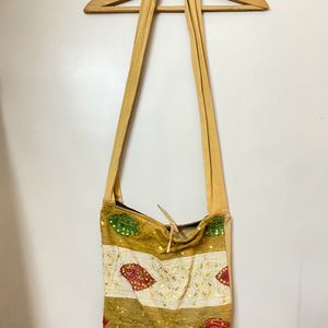 VINTAGE DESI CORE SLING BAG