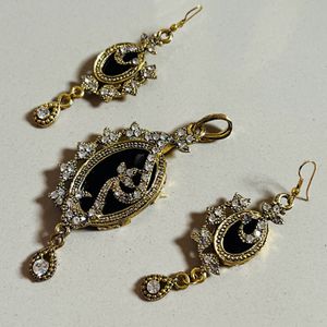 Pendent Set