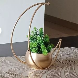 Metal Design Vase with Gold Finish