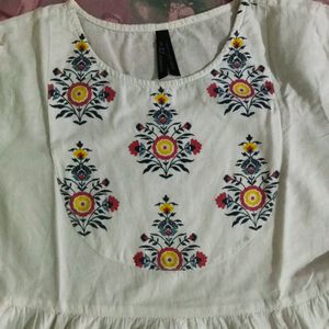 WhiTe Kurti!