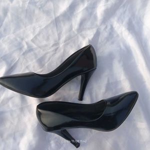 Black Glossy Pump Heels