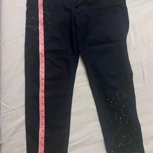 Price Dropped 📣📢Black Stylish Jeans Capri