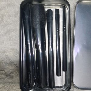 L'Oreal Makeup Brushes- New & Unused