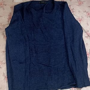 Korean Based Slit Back Top