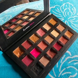 HUDA BEAUTY EYESHADOW PALETTE