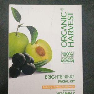 Organic Harvest Brightening Facial Kit