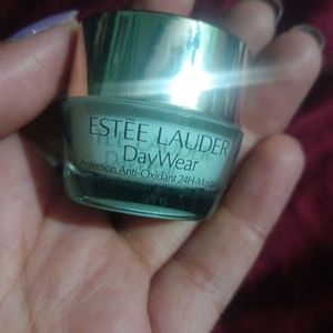 Estee Lauder Comho