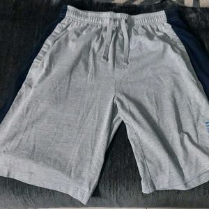 Van Heusen size M shorts