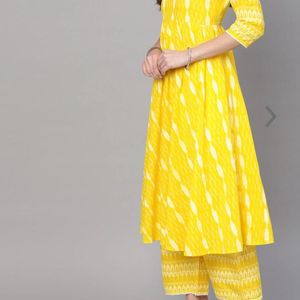 Women Yellow And White Ikat Print Kurta With Palazzos