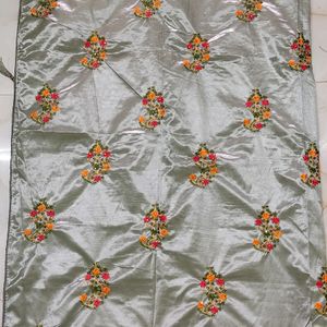 😍🌷New Beautiful Greyish Art Slik Saree😍🌷