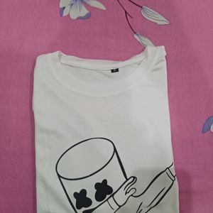 Boys T-shirt Size : Small Colour : White