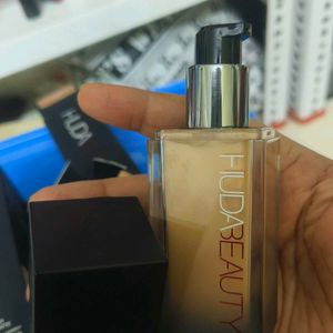 Huda Beauty Foundation - Toasted Coconut