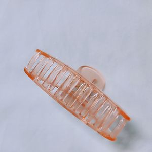 1 XL HAIR CLAW CLIP FOR WOMEN.