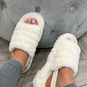 Women comfy faux fur slippers