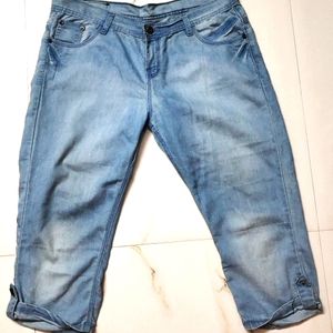 Women 3 quarter Blue Denim Jean's