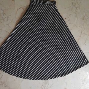 Skirt Black and White Lines