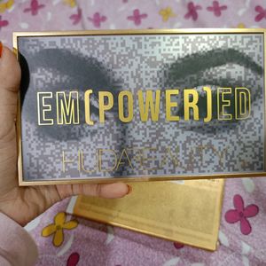 Huda Empowered Palette