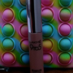 Lakme 9To5 Weightless MatteMousse Lip & Cheek Tint