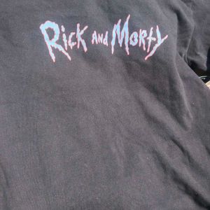 pull&bear black rick and morty tshirt