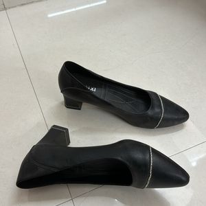 Black Heels With Glitter Stripes (Size 36)