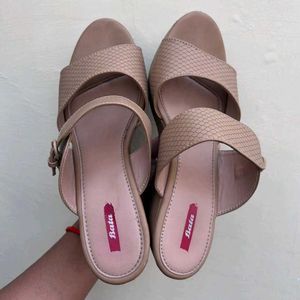 Bata Women Wedges🌸