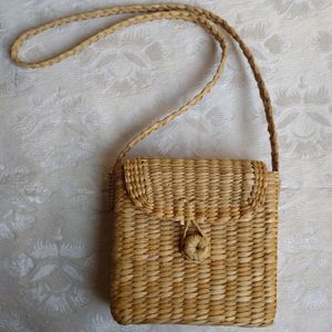 Eco-friendly Handmade Straw Crossbody Sling Bag✨