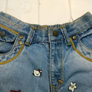 Customized Hello Kitty Denim Shorts.(Waist :26/27)