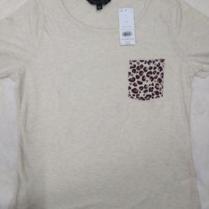 Beige T-shirt With Leopard Print Pocket