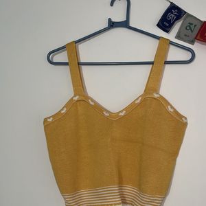 Sleevless Crop Top