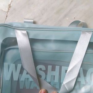 Wash Bag Set Of 3 And Sheet Mask