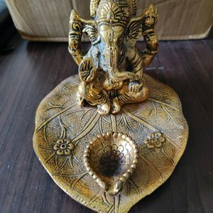 Ganesh Idol With Diya