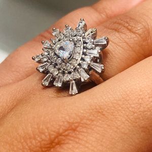 Beautiful stoned, silver ring