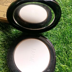 Lakme Ultimate Glam Compact