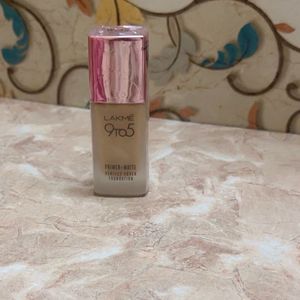 Lakme 9TO5 Primer+Matte Perfect Cover Foundation