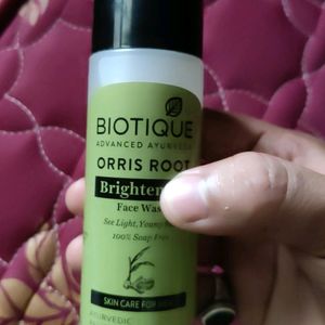 BIOTIQUE BRIGNTENING FACE WASH