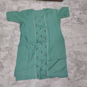 Bust 50 Green Kurti