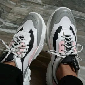 Sneaker shoes for women