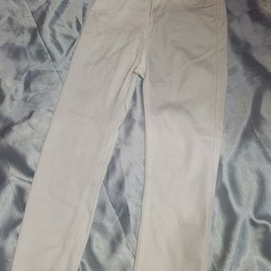 White skin fit jeans