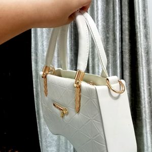 Beautiful White Handbag 🤍