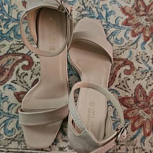 Steal Deal NUDE HEELS