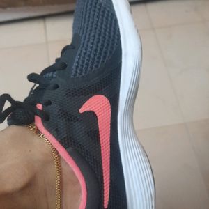 NIKE BLACK SHOE