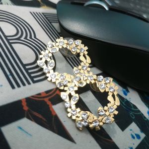 Gold3n Stud With Ad Stone Flower Motive