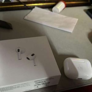 Apple airpods 3rd generation.