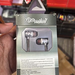 Box Packing Earphones